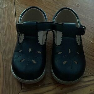 Black faux leather shoes. Size 21 toddler.